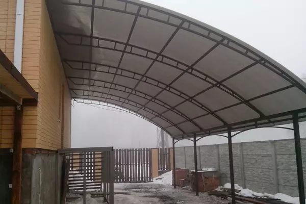 Полуарочные навесы в Лодейном Поле
