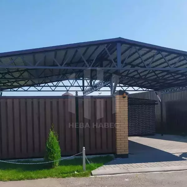 Широкий авто навес с двускатной крышей