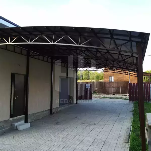Полуарочный навес с примыканием к дому