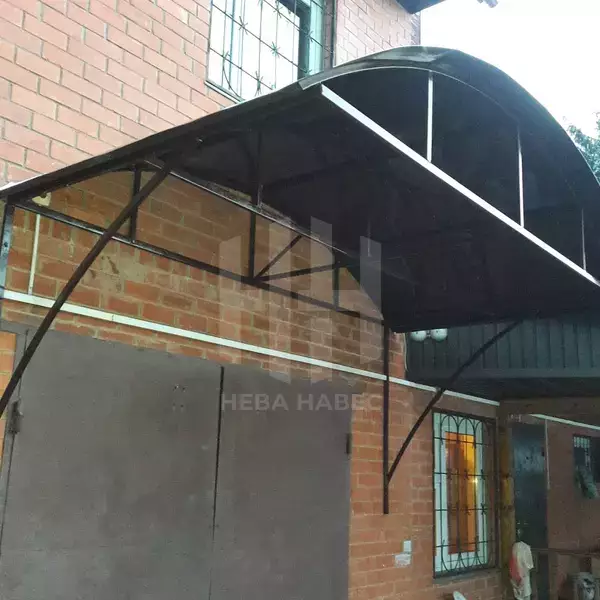 Арочный козырек для двустворчатой двери