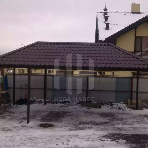 Навес из металлочерепицы бордового цвета (вальмовый)