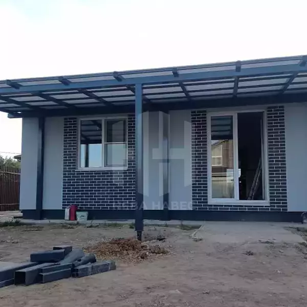 односкатный навес из монолитного поликарбоната