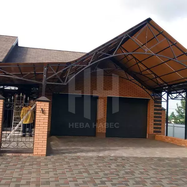 навес из поликарбоната со сложной формой крыши