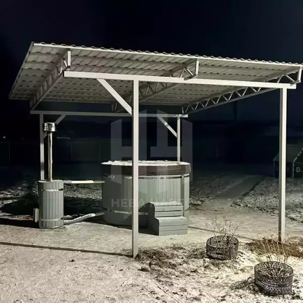 белый навес для дачного дома с крышей из профлиста