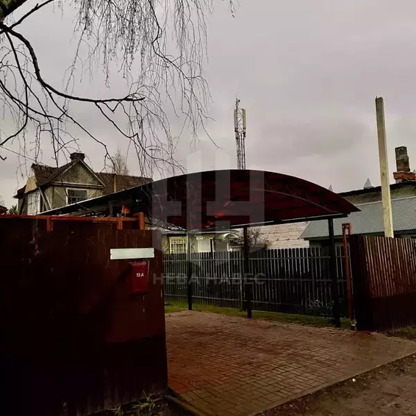 арочного типа навес с поликарбонатом