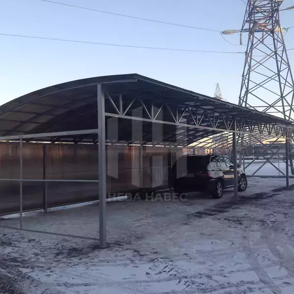 Навес автомобильный со стеной из поликарбоната