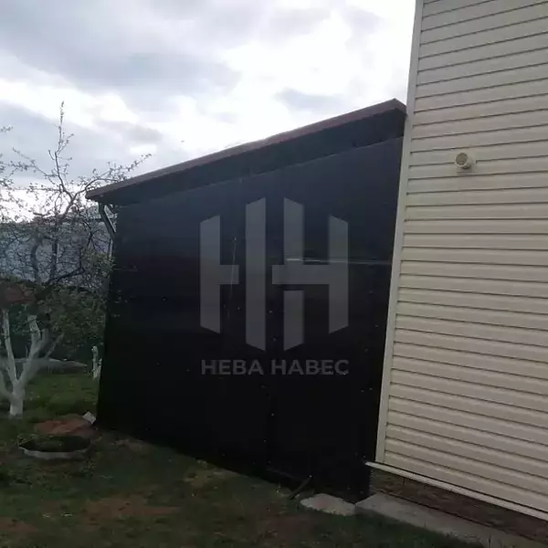 навес с кровлей из профнастила марки НС 16 и боковыми стенками из поликарбоната