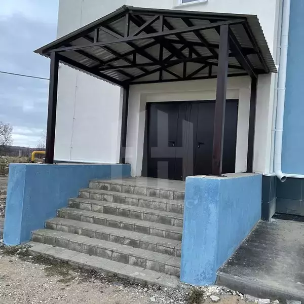 навес с двускатной крышей из профлиста марки К 20