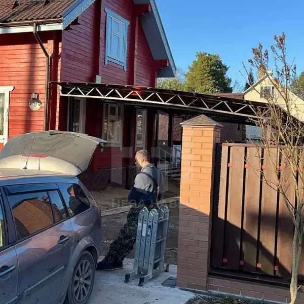 навес для загородного дома, кровля из сотового поликарбоната