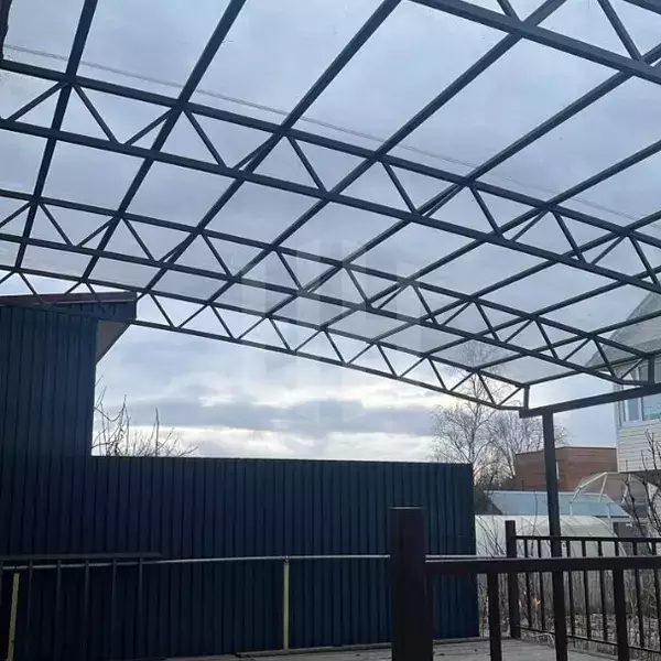 навес примыкающий полуарочный для загородного дома