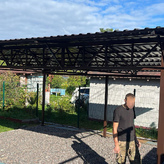 односкатный навес для загородного дома с кровлей из профлиста