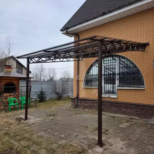 примыкающий навес из монолитного поликарбоната толщиной 6 миллиметров